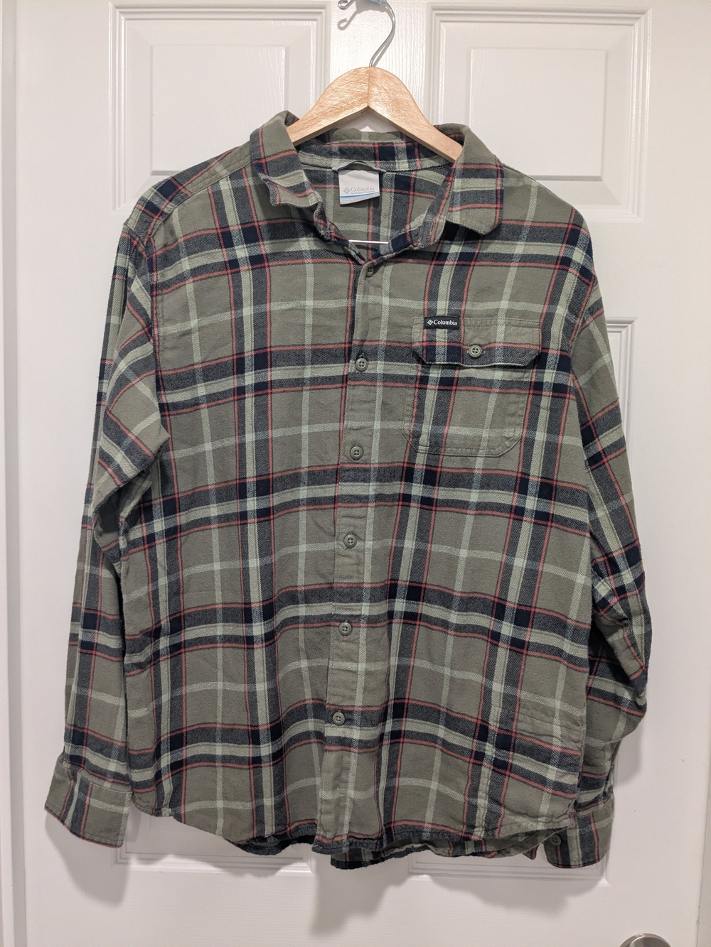 Columbia Men's Green Plaid Button-Up Shirt